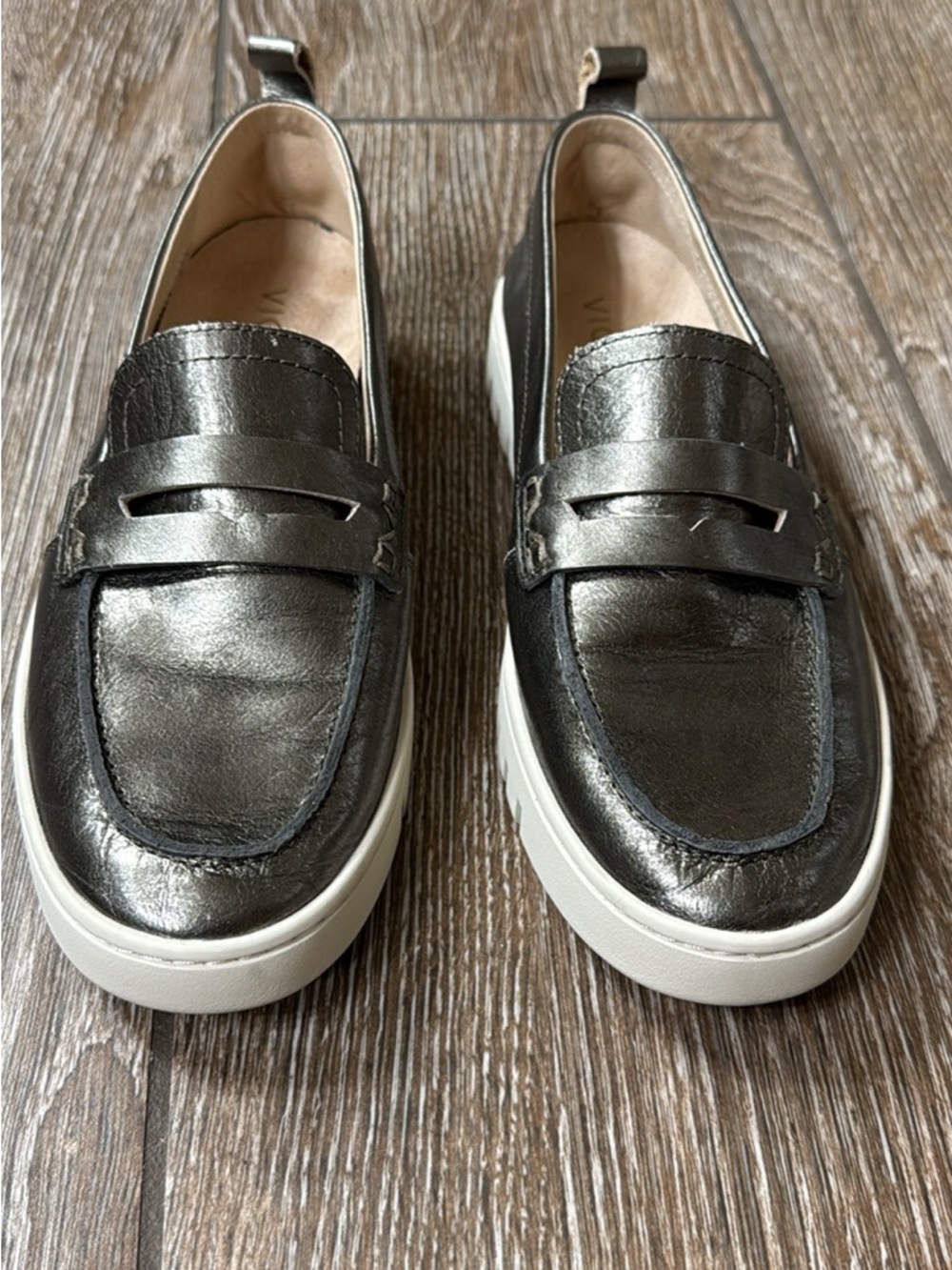 Vionic Metallic Leather Loafer Sneaker- Women’s size 7.5 - Picture 3 of 7